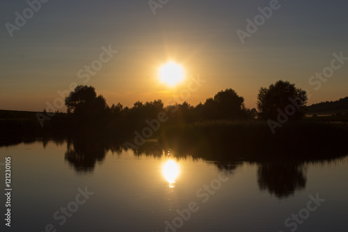 Fototapeta Naklejka Na Ścianę i Meble -  sunset over pond