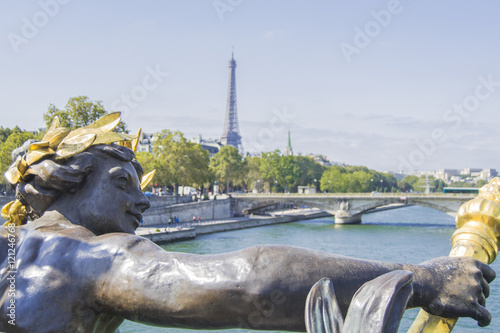 Estatua del Puente de Alexandre III en París