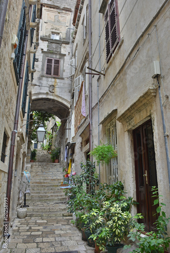 Fototapeta Naklejka Na Ścianę i Meble -  An old historic road in Dubrovnik Old Town.
