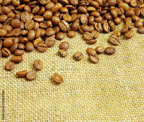 Fototapeta Naklejka Na Ścianę i Meble -  coffee beans on burlap background