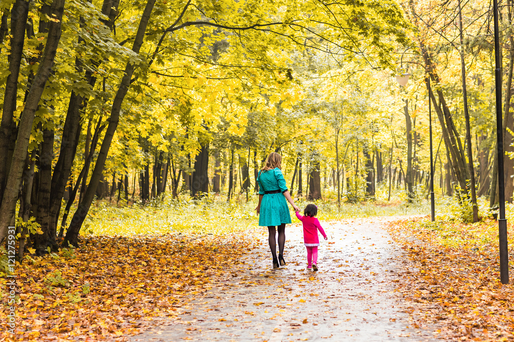 Obraz premium Mother with her baby. Mom and daughter in an autumn park
