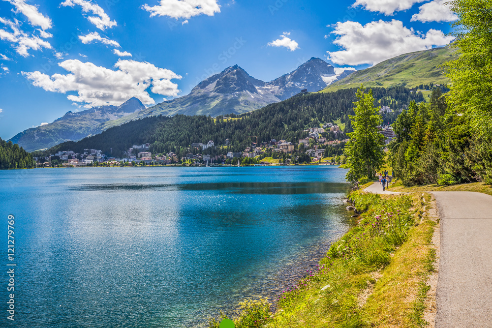 Fototapeta premium People walking along Lake Sankt Moritz in Swiss Alps