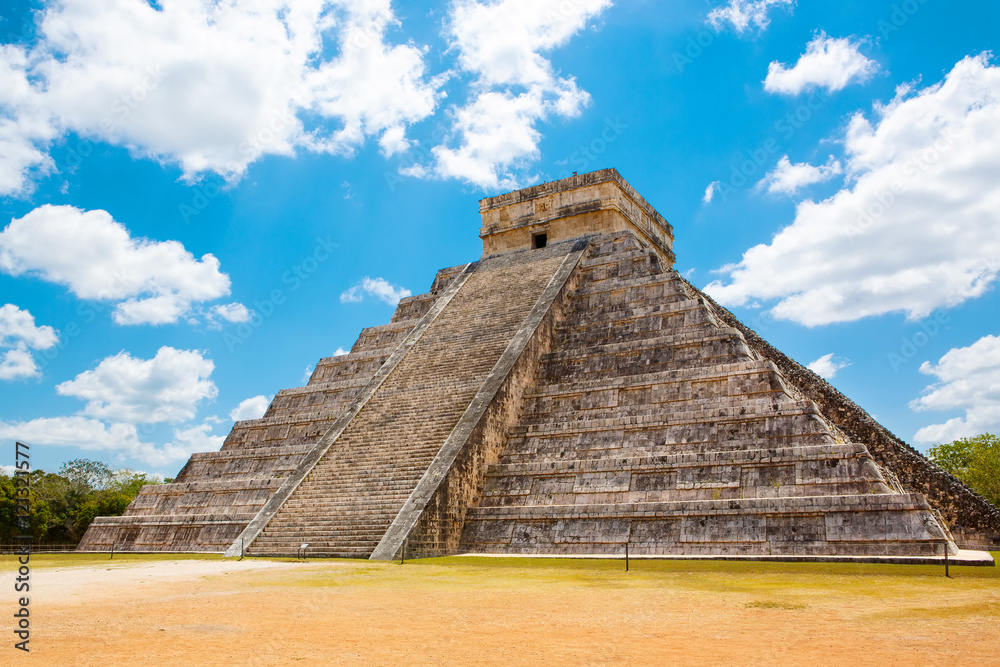 Temple of Kukulkan in Chichen Itza, Yucatan, Mexico Temple of Kukulkan in Chichen Itza, Yucatan, Mexico