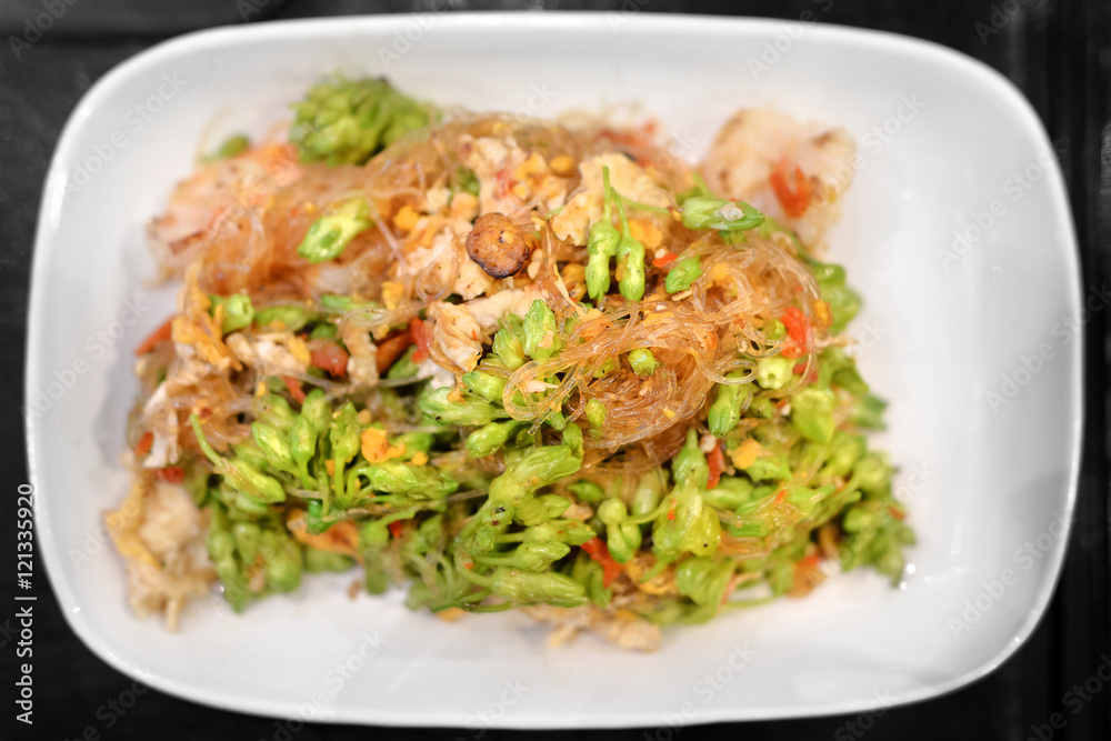 fried vermicelli noodle with shrimp and cowslip creeper flower