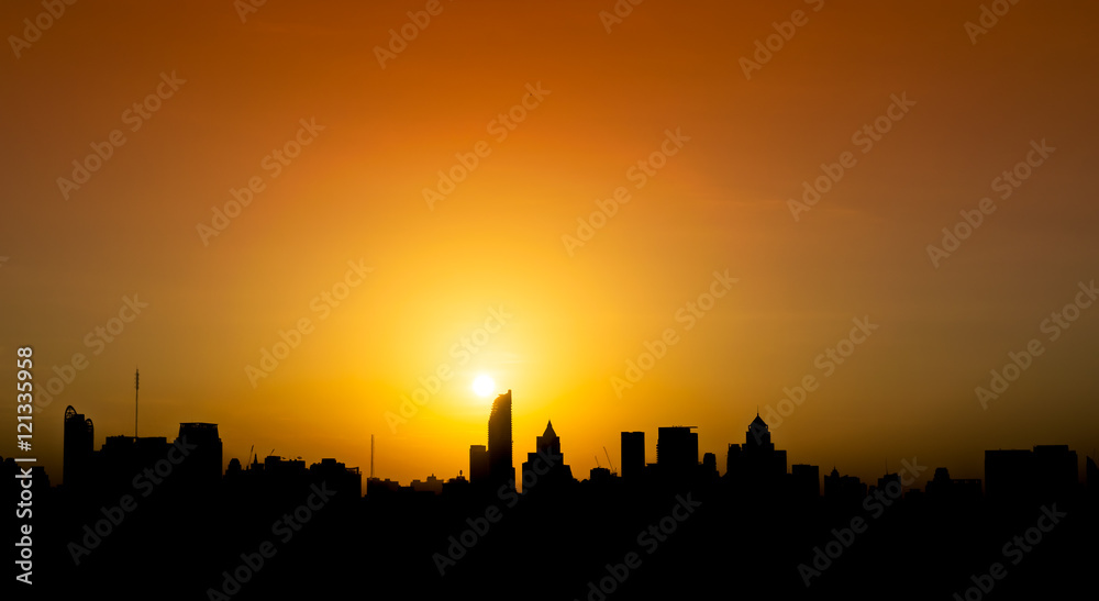Silhouette the city