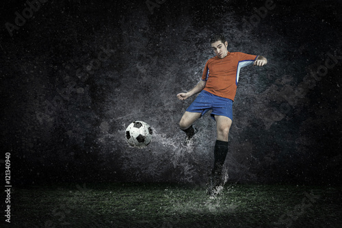 Splash of drops around football player under water © Andrii IURLOV