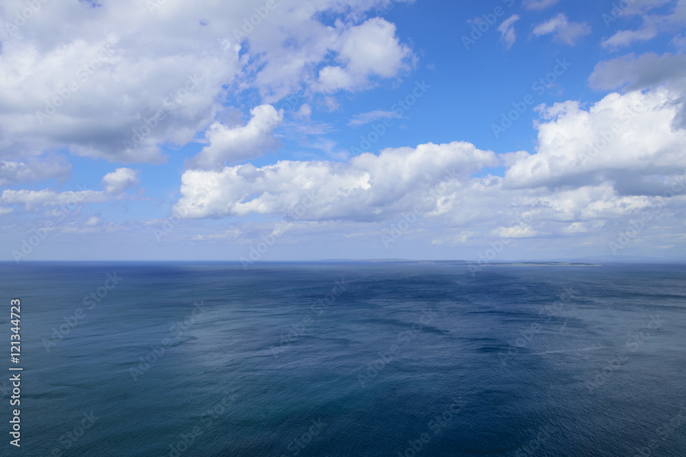 Fototapeta premium Atlantic ocean and blue cloudy sky, Aran islands