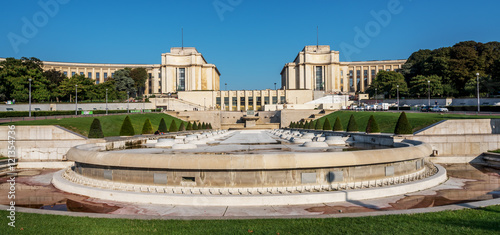 Palais Chaillot sur la place du Trocadéro depuis le champs de Mars - Paris, France 