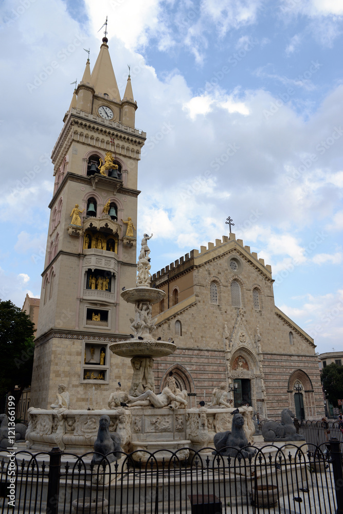 Fontaine d'Orion devant la cathédrale de Messine