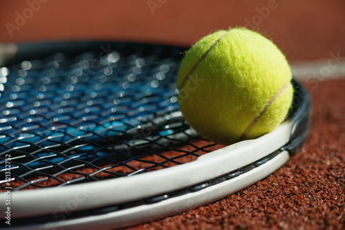 Tennis racket and ball on court © bbstudio_ada