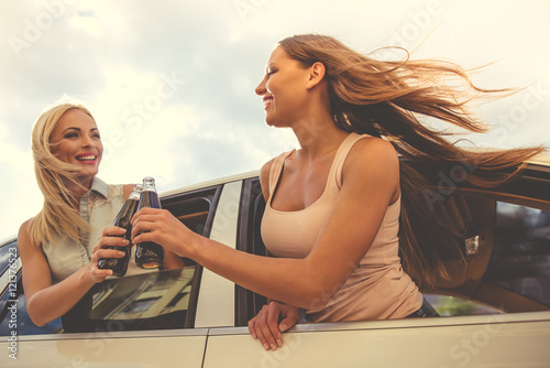 Canvas Print Girls driving the car