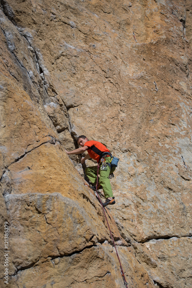 Rock climber to climb the wall