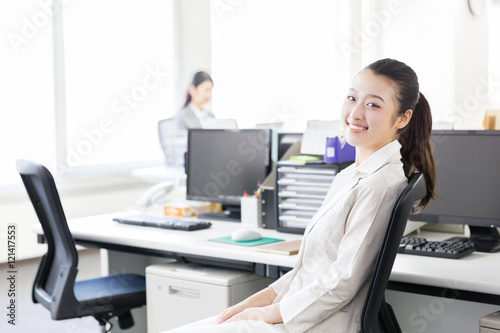 asian businesswomen relaxing in the office