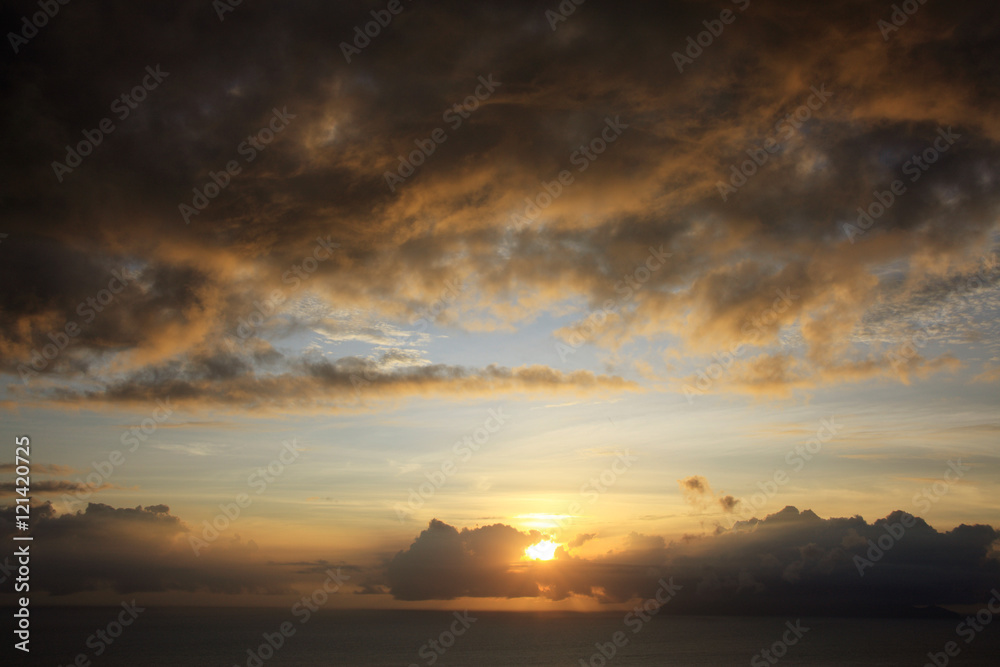 Naklejka premium 夕焼けの水平線