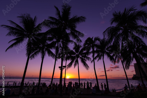 ワイキキビーチのサンセット Beautiful Sunset on Waikiki Beach in Honolulu © 厚志 早川