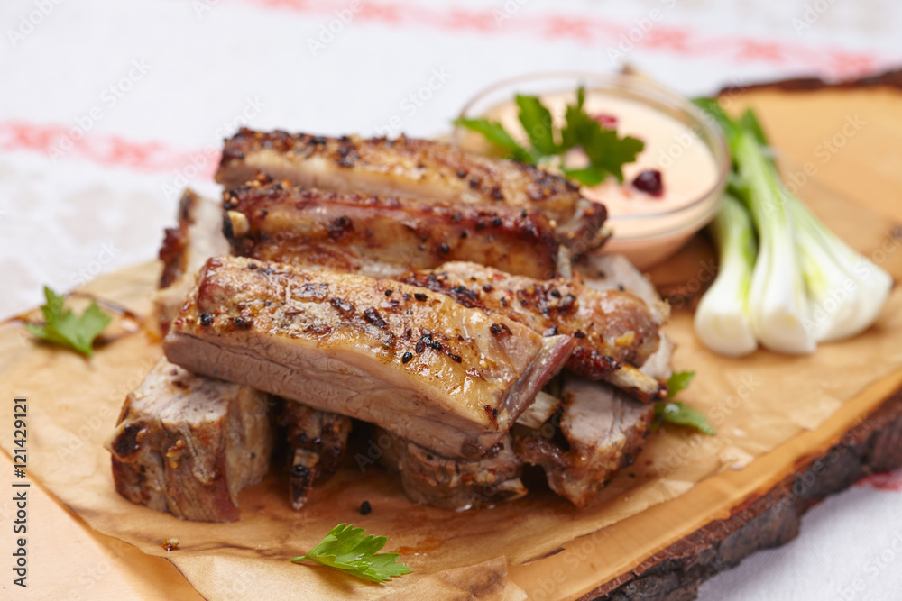 grilled ribs with sauce
