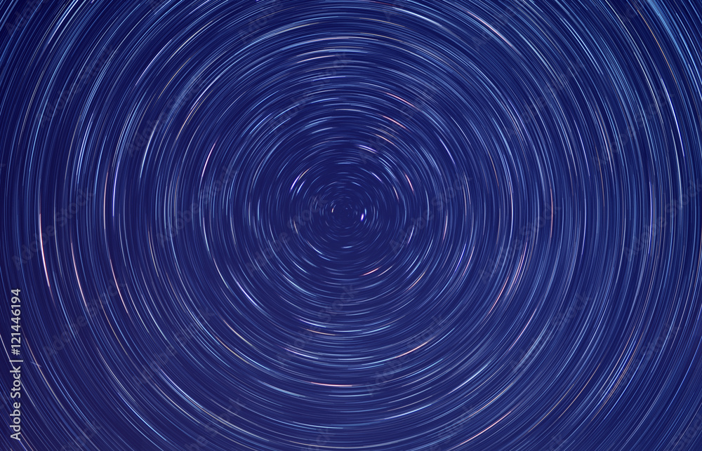 Star trails, la visione dell'Universo che ruota Star trails, la visione dell'Universo che ruota