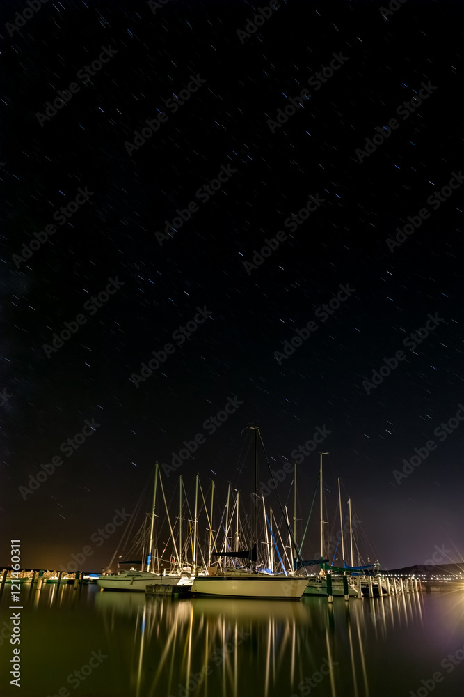 Fototapeta premium Sailboats in the harbor on the lake