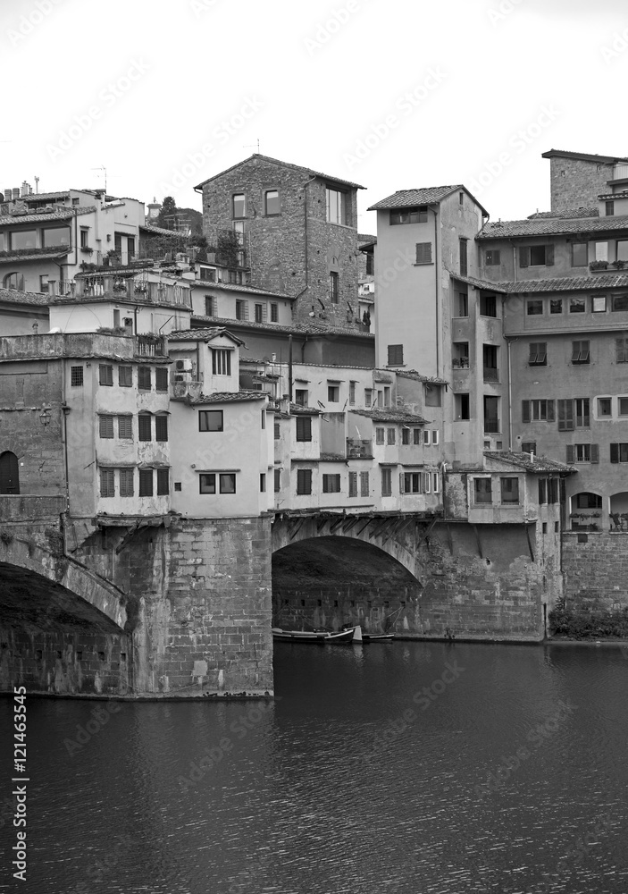 Obraz premium Black and white view of Ponte Vecchio in Florence, Italy
