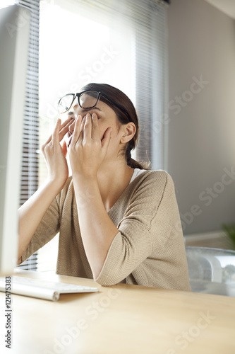Photography Businesswoman rubbing her tired eyes