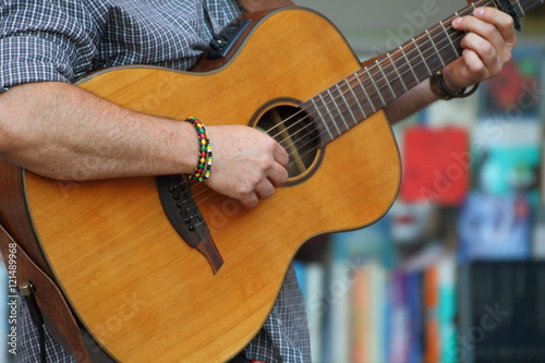 Music in the street, artists and musicians united in the love of the show. 