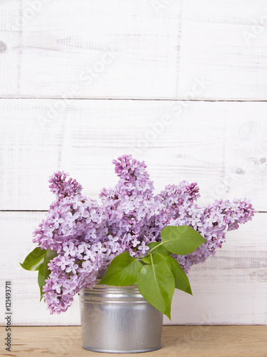 Fototapeta Naklejka Na Ścianę i Meble -  lilac flowers on white wooden background