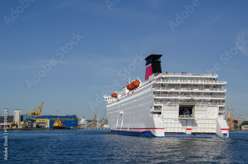 FERRY ENTERING THE PORT