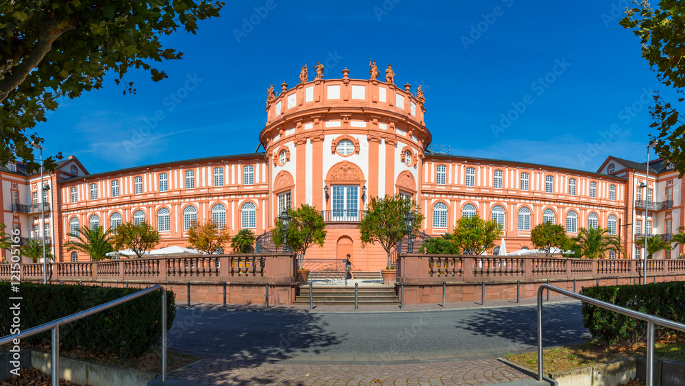 Wiesbaden, Schloss Biebrich, Ansicht vom Rheinufer. September 2016.