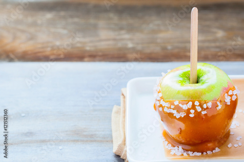 Caramel candy apple