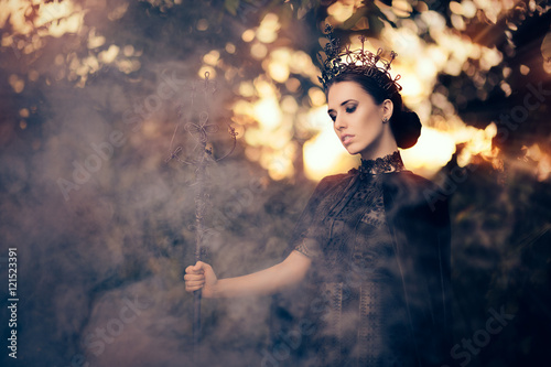 Foto Evil Queen Holding Scepter in Misty Forest