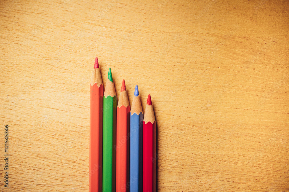 Obraz premium Crayons pencils on wooden background