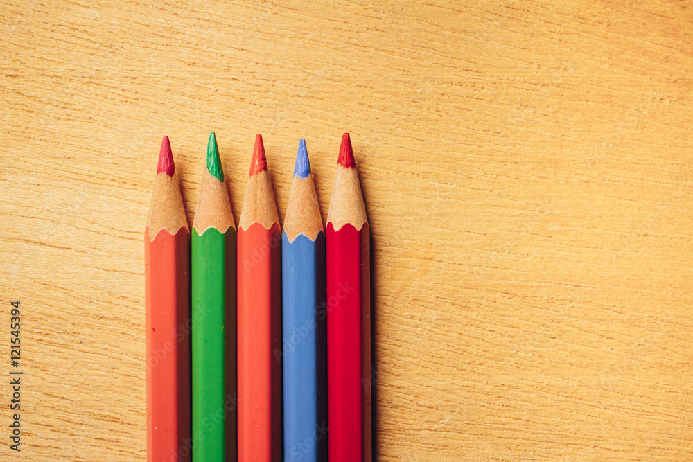 Obraz premium Crayons pencils on wooden background