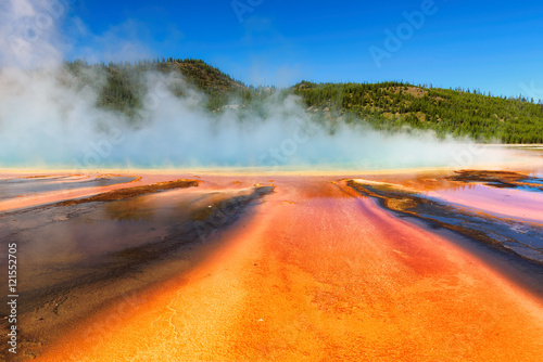 Thermal pool Grand Prismatic Spring in Yellowstone 