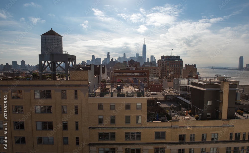 Fototapeta premium During sunrise the rooftops of Manhattan were bathing in a beautiful light