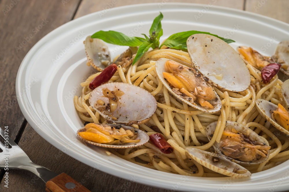 Spaghetti with clams in black pepper sauce on plate