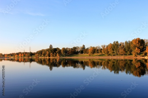 Rechtes Ufer der Neuen Donau im Herbst 2013 südlich der Walulisobrücke.