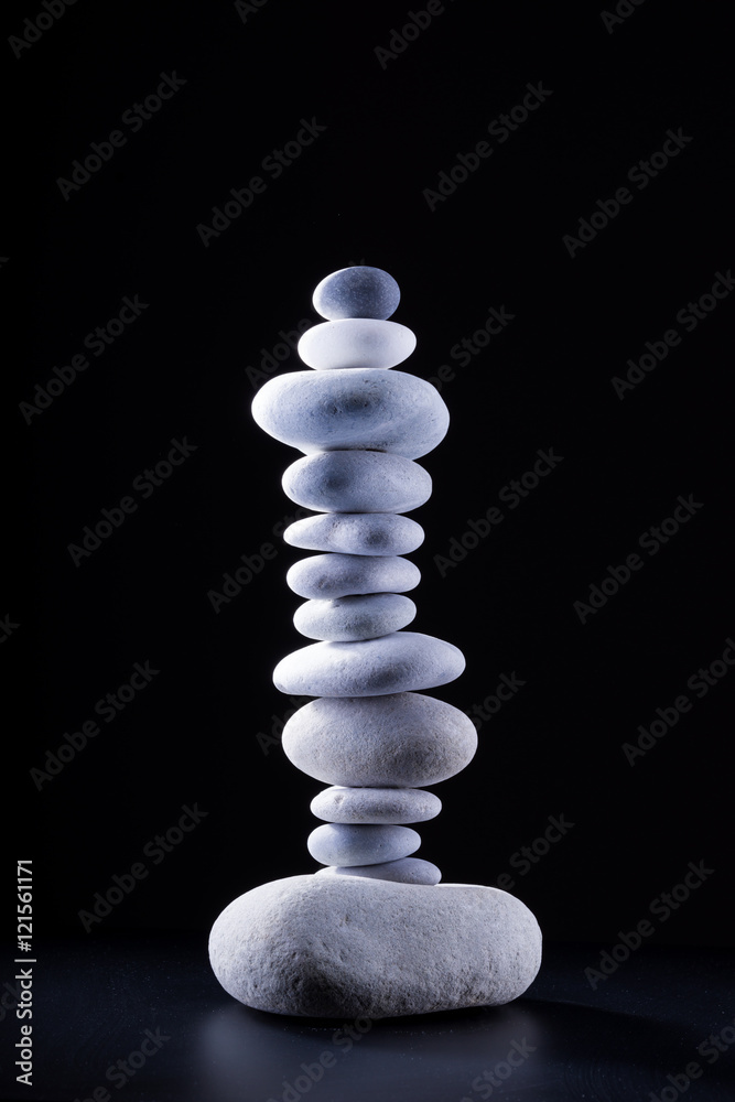 Fototapeta premium balancing pebble tower