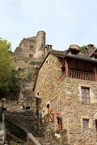 Belcastel en Aveyron,classé plus beau village de France photo