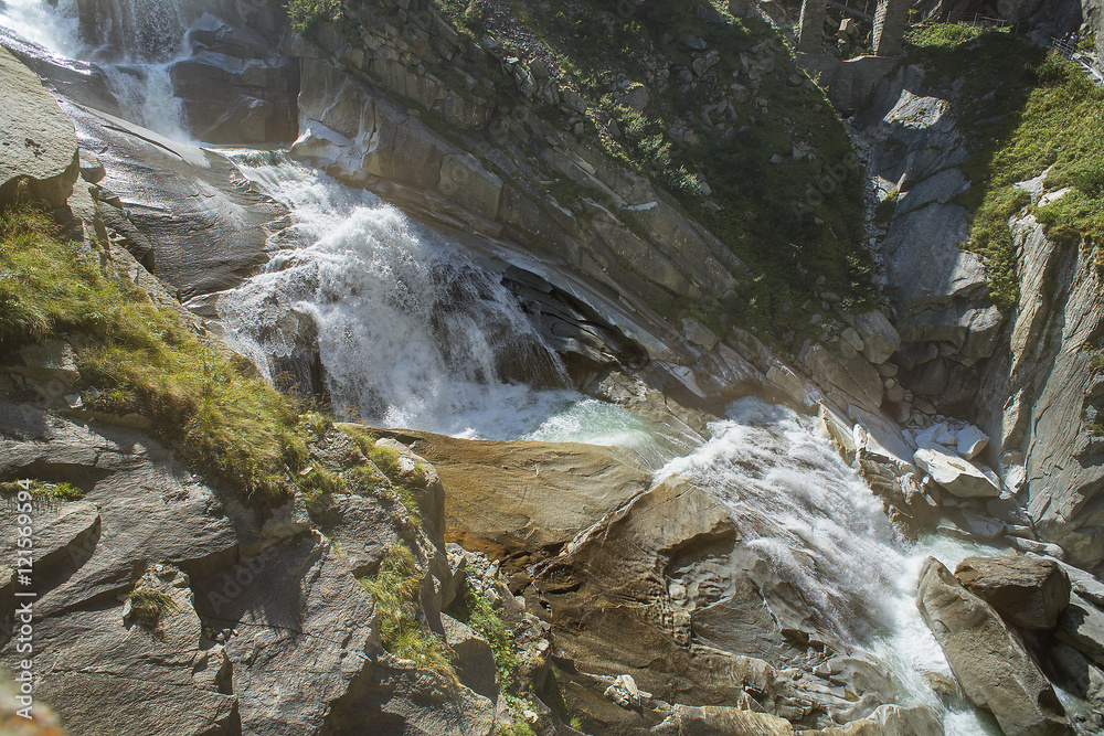 Reuss bei der Teufelsbrücke in der Schöllenenschlucht, bei Andermatt, Uri, Schweiz Reuss bei der Teufelsbrücke in der Schöllenenschlucht, bei Andermatt, Uri, Schweiz