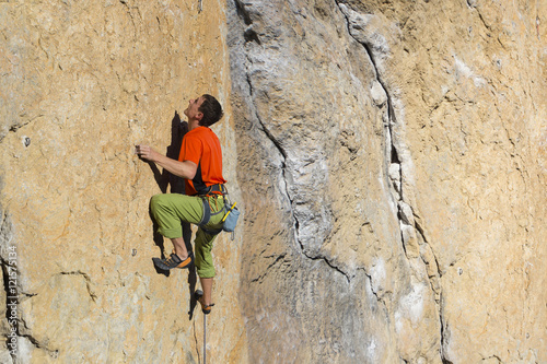 Fototapeta Naklejka Na Ścianę i Meble -  Rock climber.