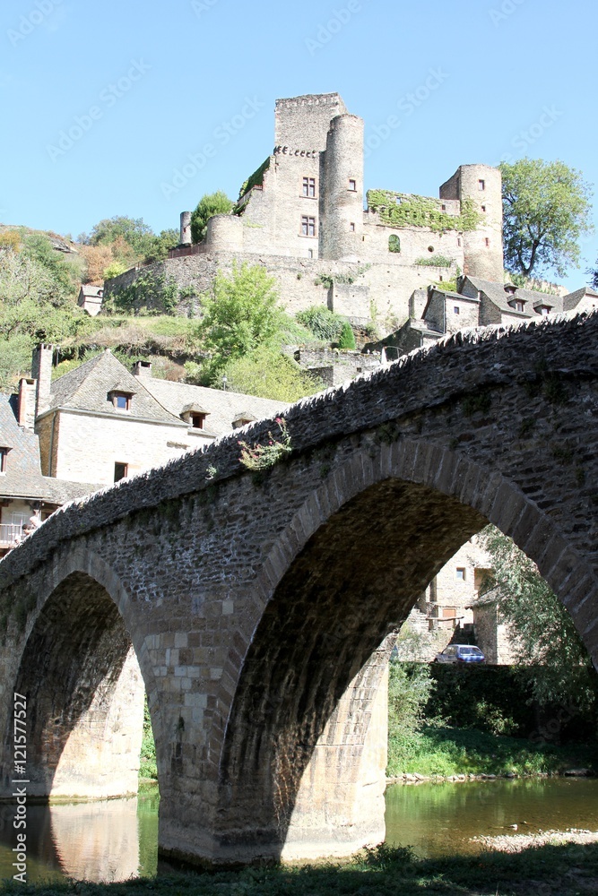Village et château de Belcastel,plus beau village de France en Aveyron