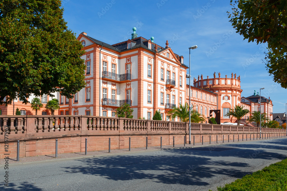Wiesbaden, Schloss Biebrich, Ansicht vom Rheinufer. September 2016. 