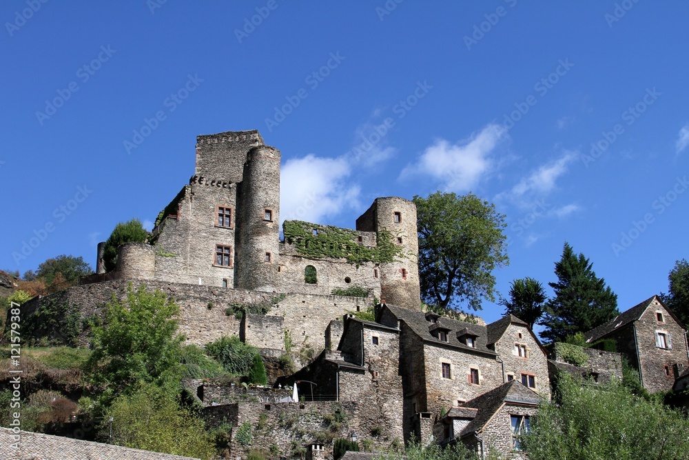 Village et château de Belcastel,plus beau village de France en Aveyron