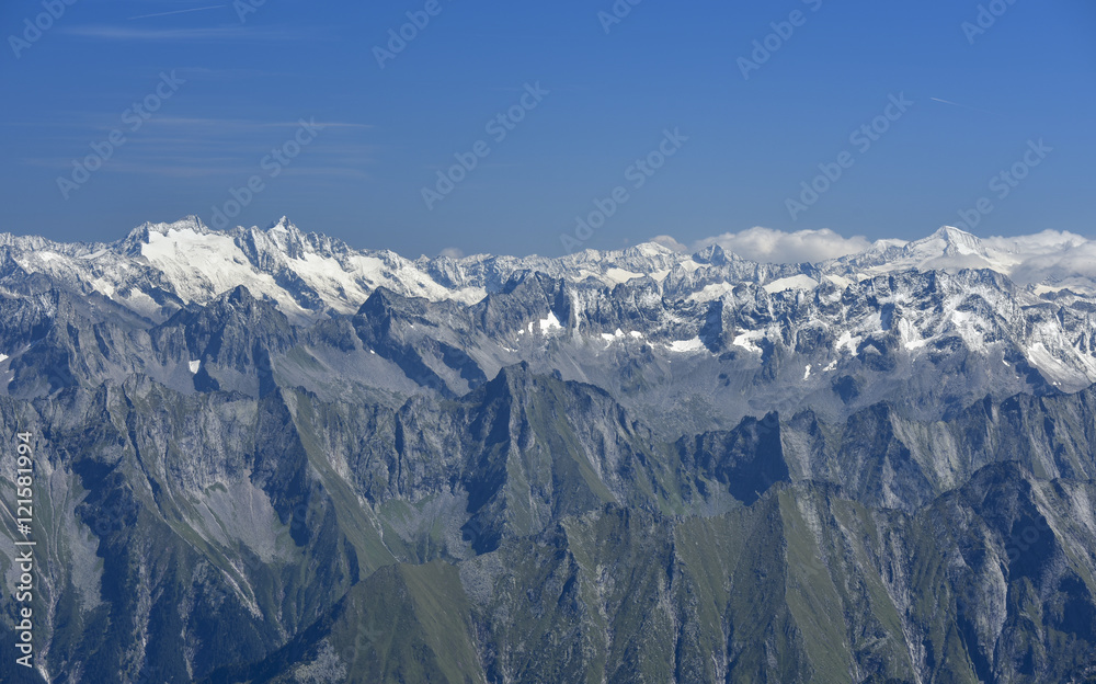 LUFTBILD - Alpenhauptkamm mit Blick über die Tiroler Bergeund dem Großvenediger