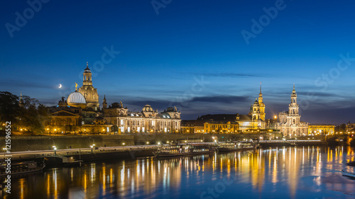 Dresden nachts Skyline Mondaufgang 
