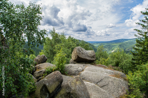 Granitfelsen und Ausblick auf der Feigenbaumklippe; Naturpark Harz