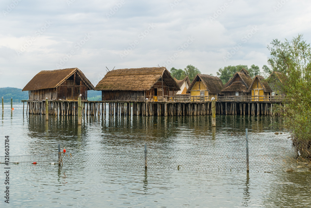 Naklejka premium Pfahlbauten, Uhldingen-Müldorf, Bodensee