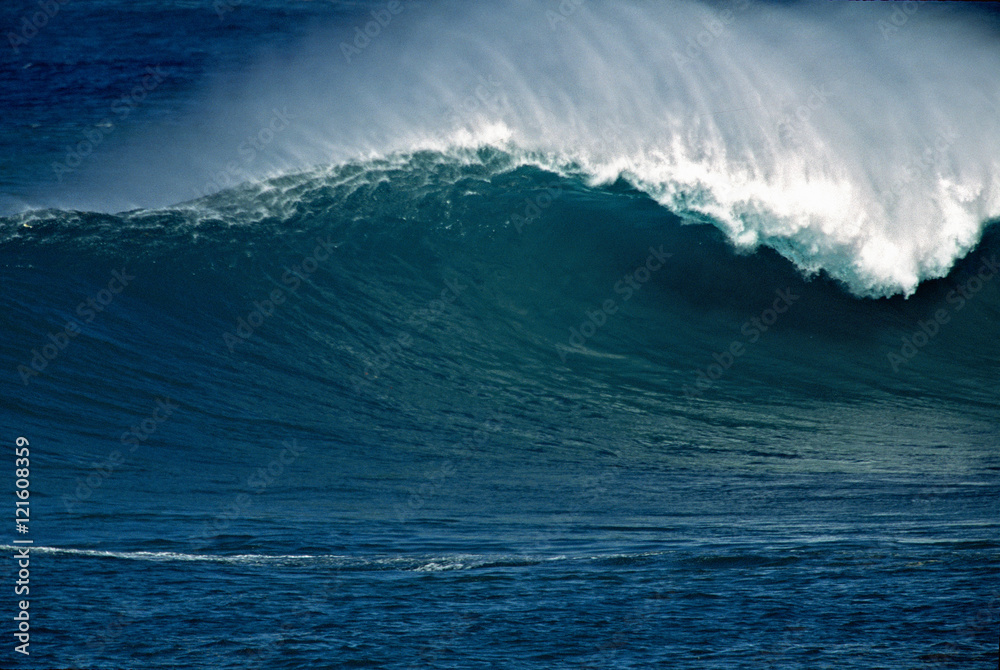 Empty Wave - Waimea Bay Shorebreak, Oahu, Hawaii Empty Wave - Waimea Bay Shorebreak, Oahu, Hawaii