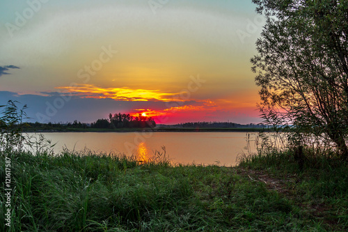 Fototapeta Naklejka Na Ścianę i Meble -  Sunrise over the lake