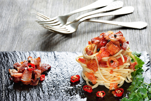 amatriciana spaghetti su ardesia photo